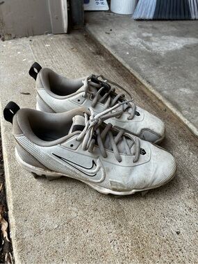 Youth Nike Force Trout Baseball Cleats In light Gray